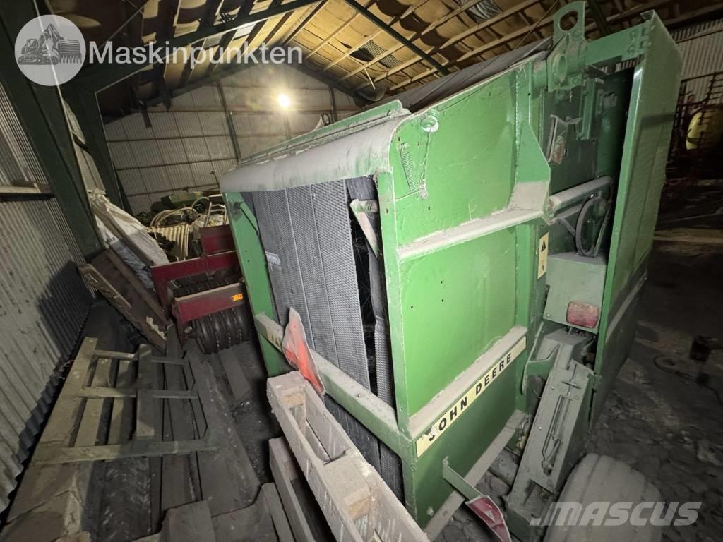 John Deere 545 Enfardadeira de rolos