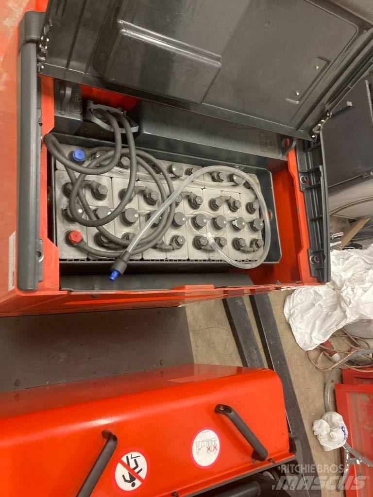 Linde L12AC Empilhador para operador externo