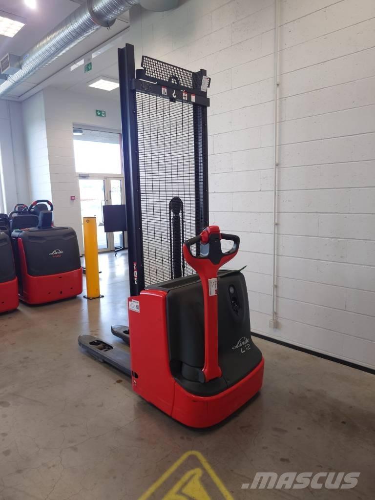 Linde L 12 Empilhador para operador externo
