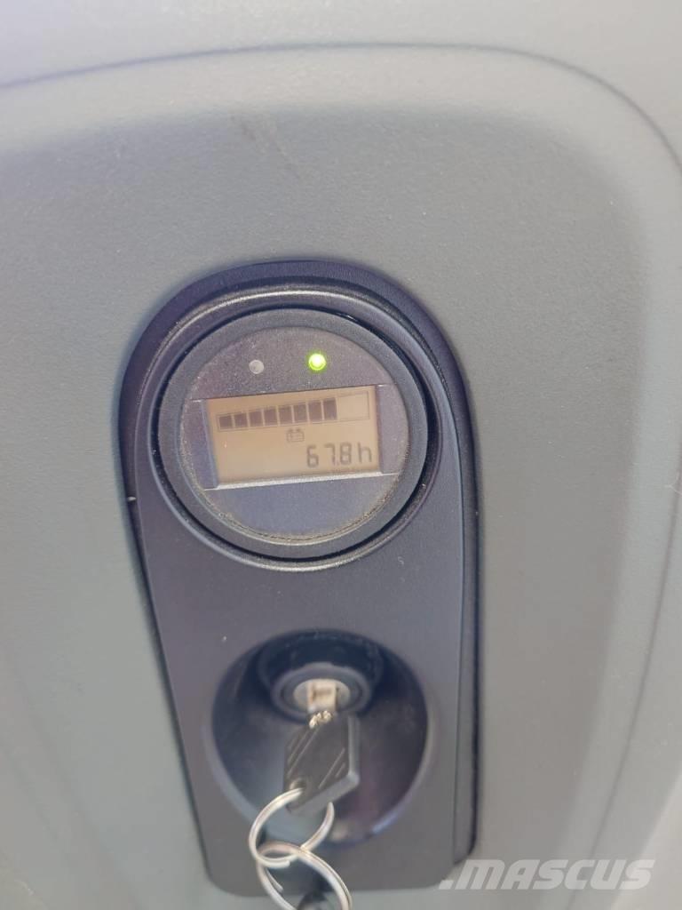 Linde L 12 Empilhador para operador externo
