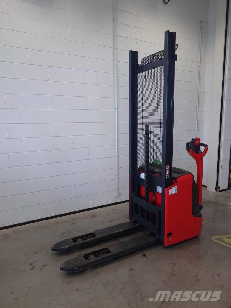 Linde L 12 Empilhador para operador externo