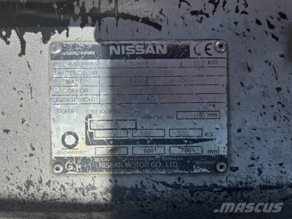 Nissan UD02A25PQ Empilhadores a gás