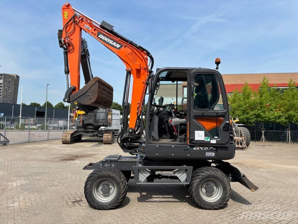 Doosan DX 57 Escavadoras de rodas