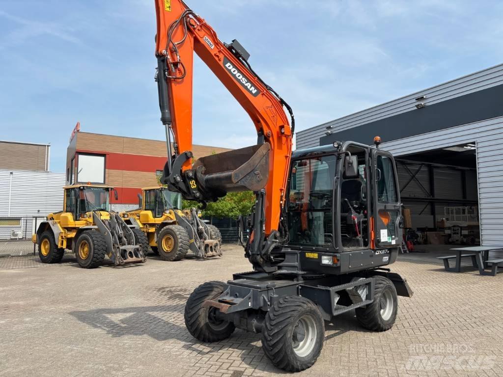 Doosan DX 57 Escavadoras de rodas