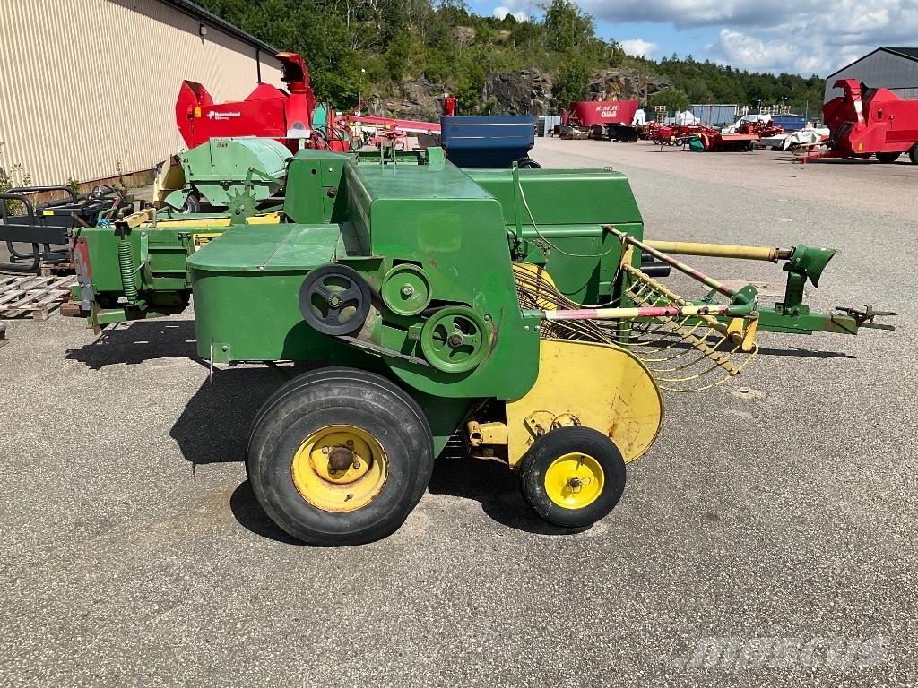 John Deere 440 Enfardadeira de fardos quadrados