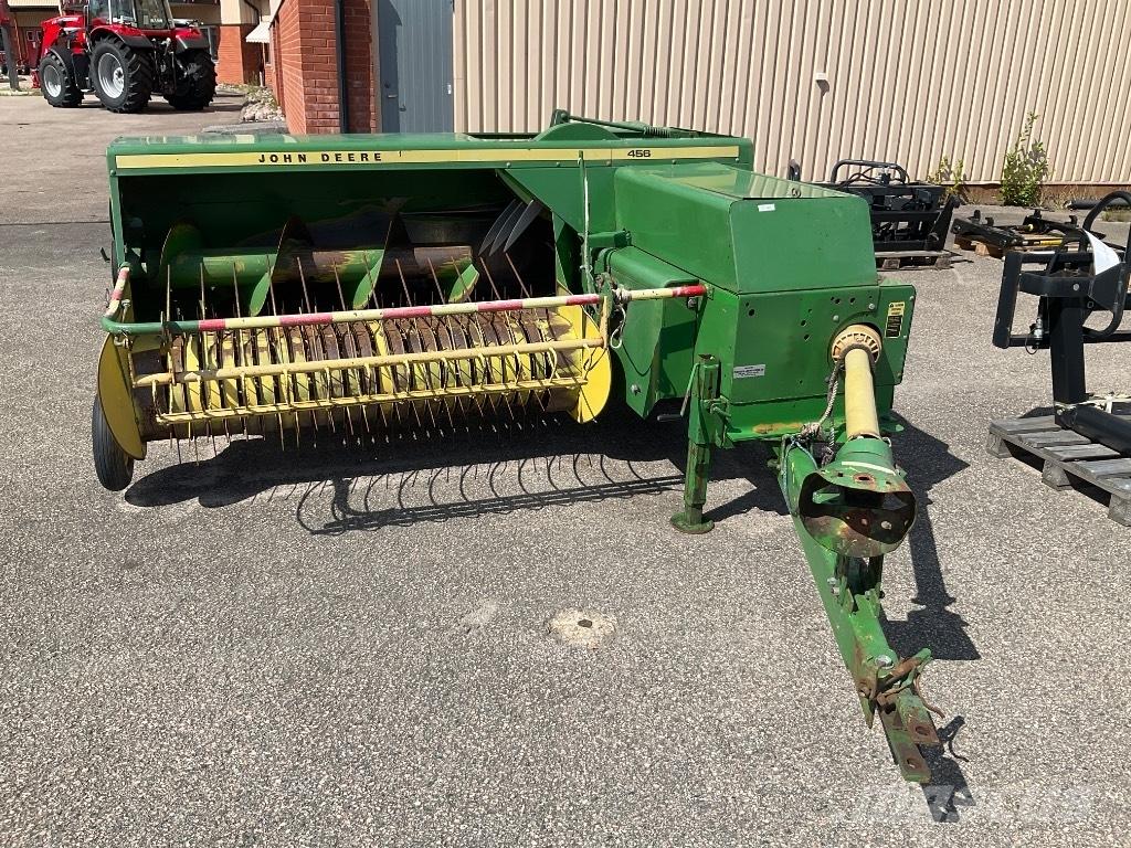 John Deere 440 Enfardadeira de fardos quadrados