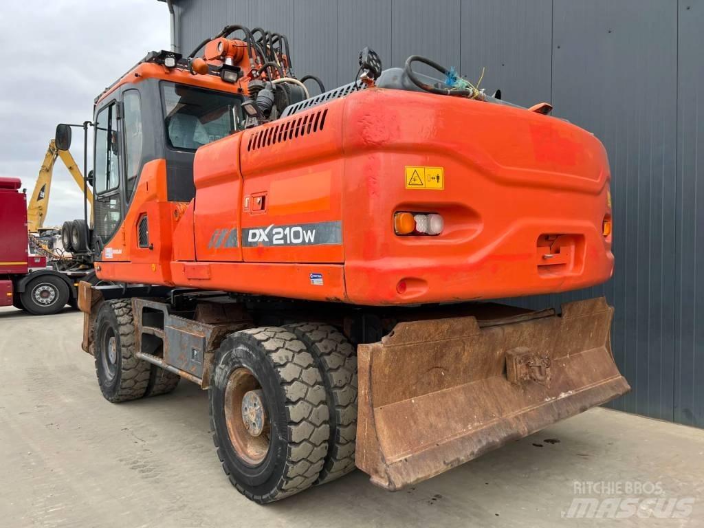 Doosan DX210W Escavadoras de rodas