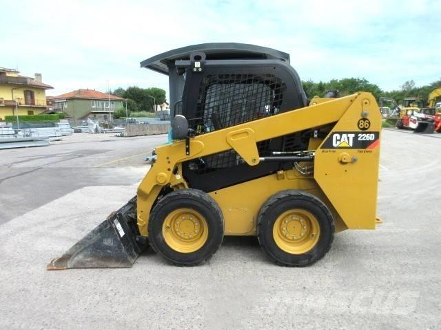 CAT 226 D Carregadoras de direcção deslizante