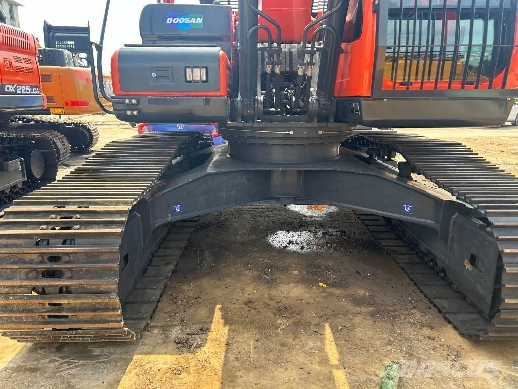 Doosan DX 225 LC Escavadoras de rastos