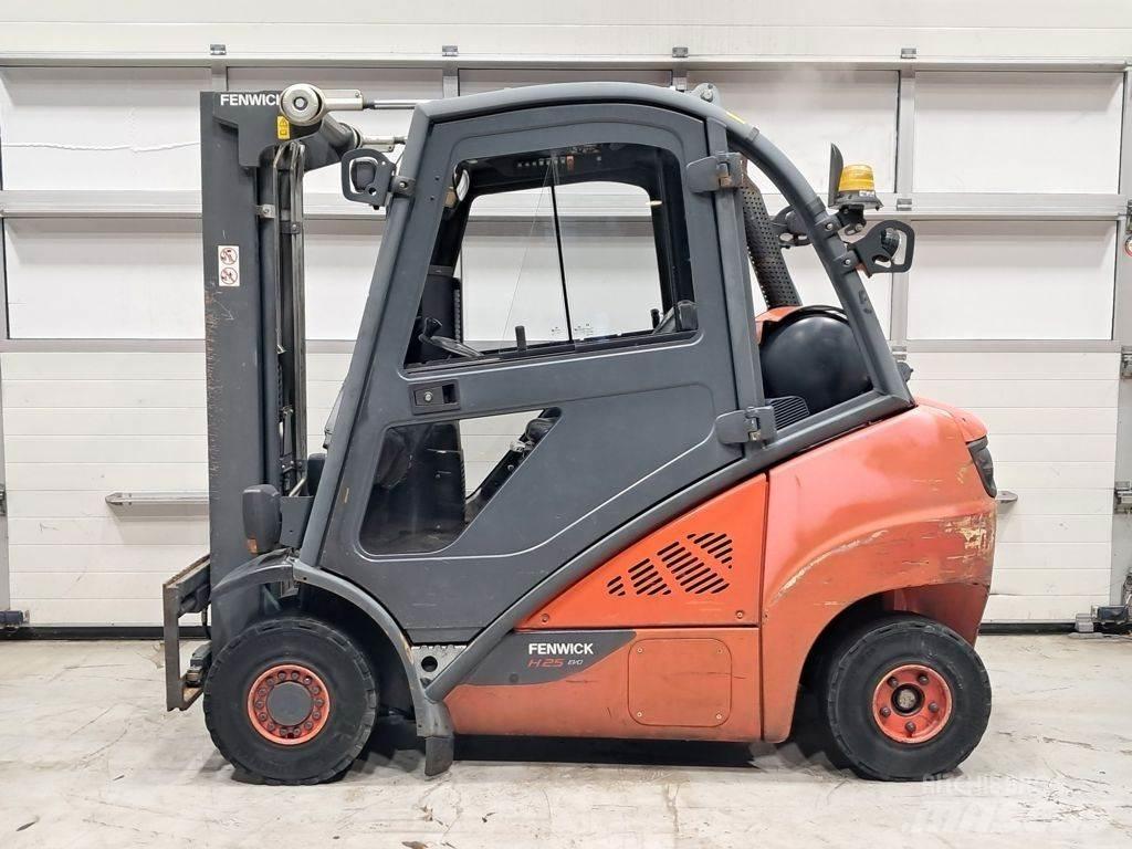 Linde H25T-02 Empilhadores a gás