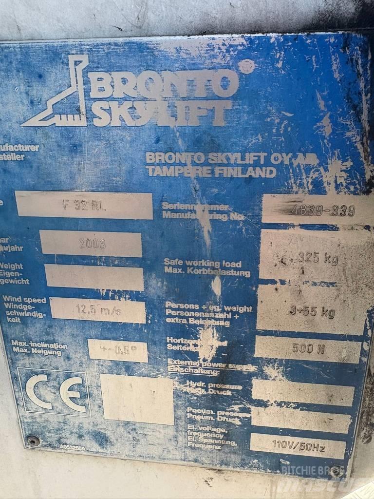 Bronto F32 RL Plataformas aéreas montadas em camião
