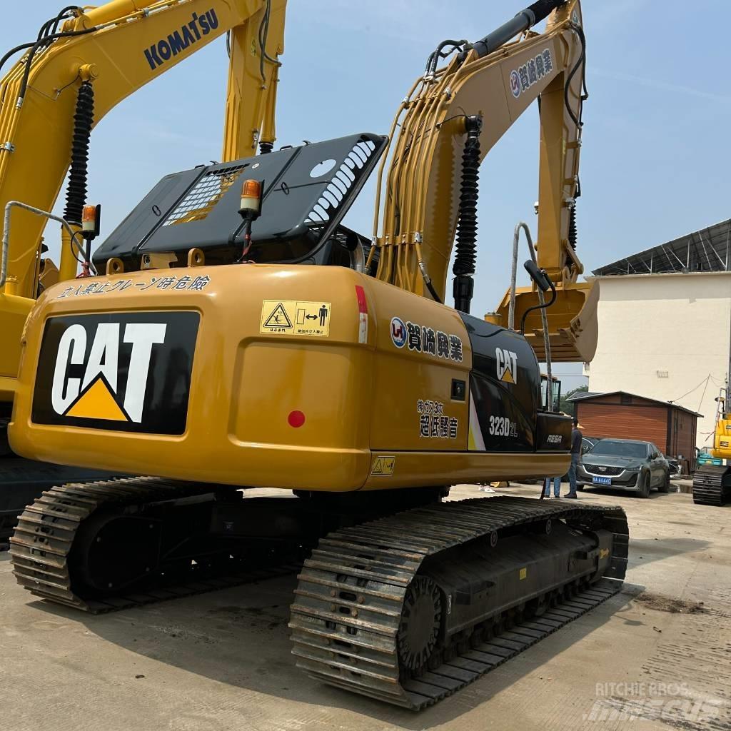 CAT 323D2L Escavadoras de rastos