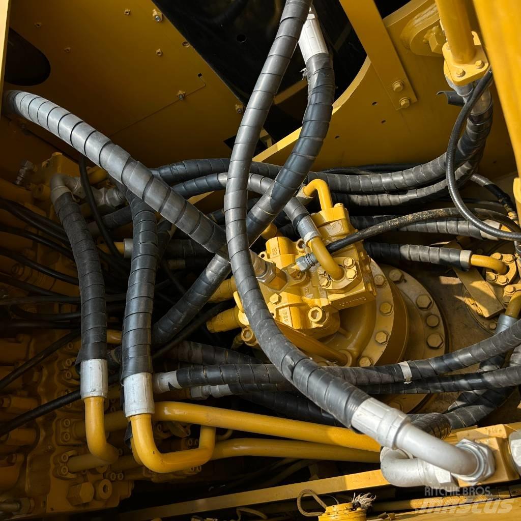 CAT 323D2L Escavadoras de rastos