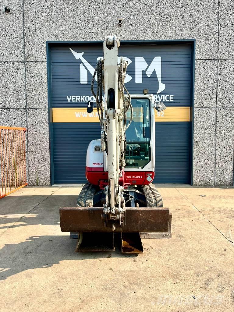 Takeuchi TB 235 Mini Escavadoras <7t