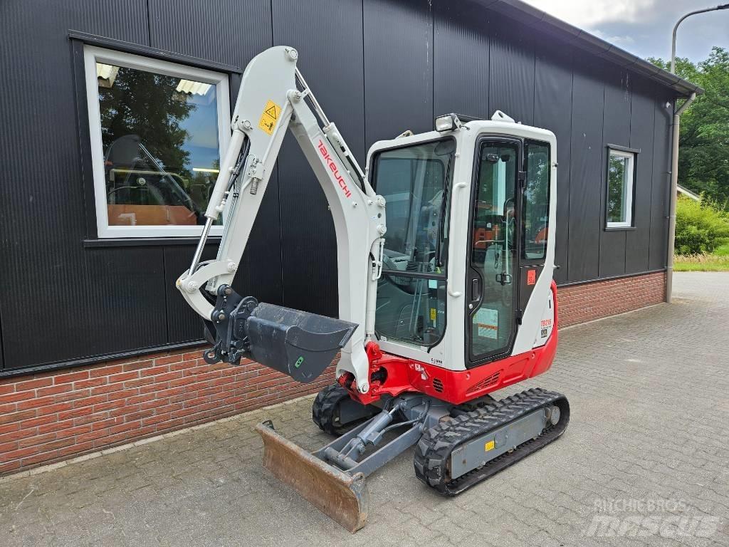 Takeuchi TB 216 Mini Escavadoras <7t