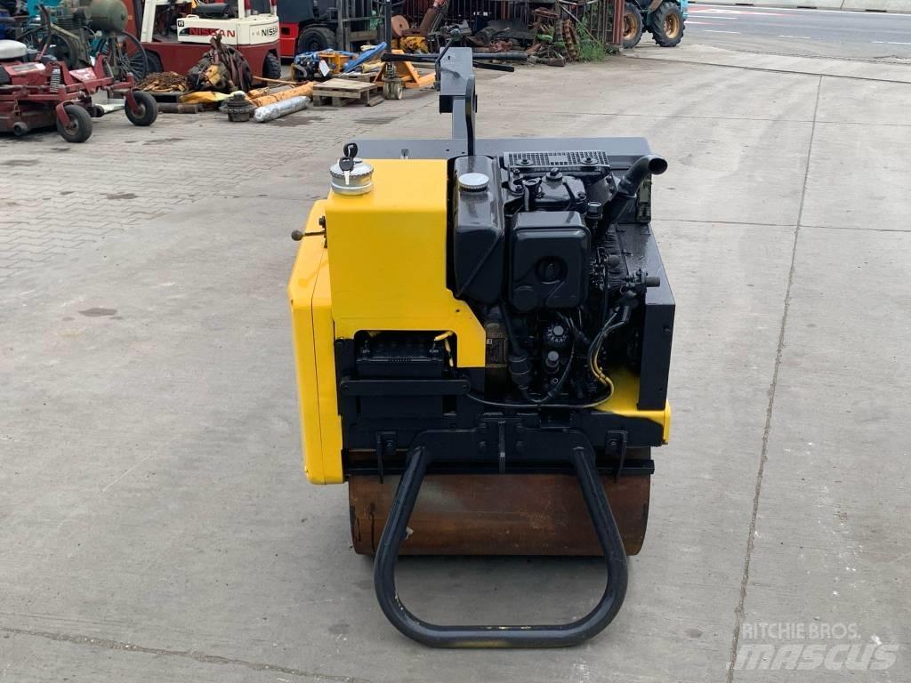 Mecalac MBR 71 Cilindros rebocados vibratórios