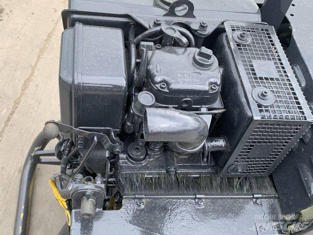 Mecalac MBR 71 Cilindros rebocados vibratórios