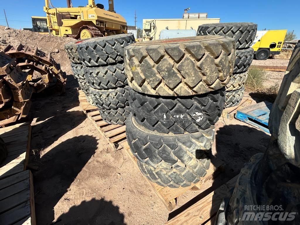 Bobcat 12x16.5 Tires Pneus, Rodas e Jantes
