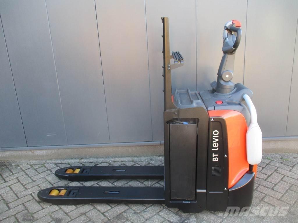 Toyota LPE 200 Porta-paletes com plataforma