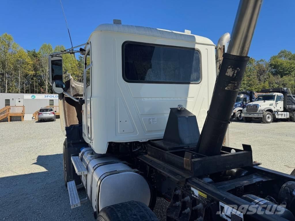 Mack GU713 Camiões basculantes