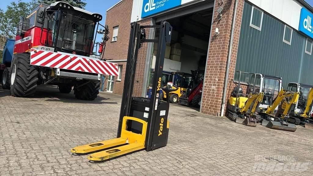 Yale MS12 AC Empilhador para operador externo