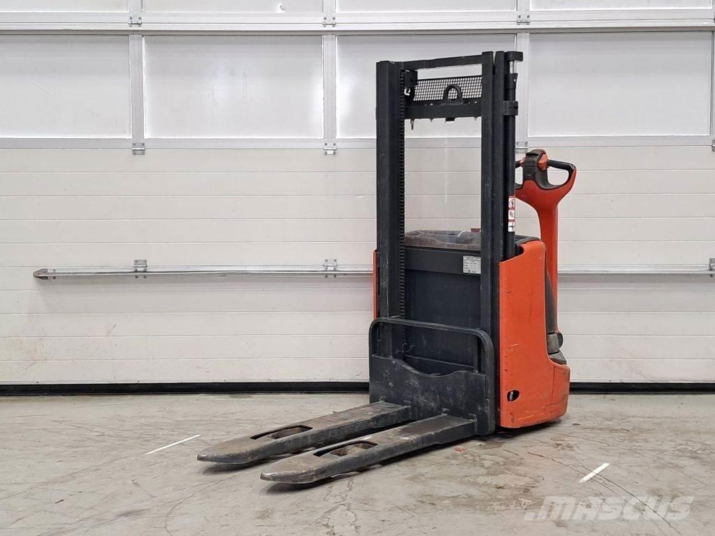 Linde L10B Empilhador para operador externo