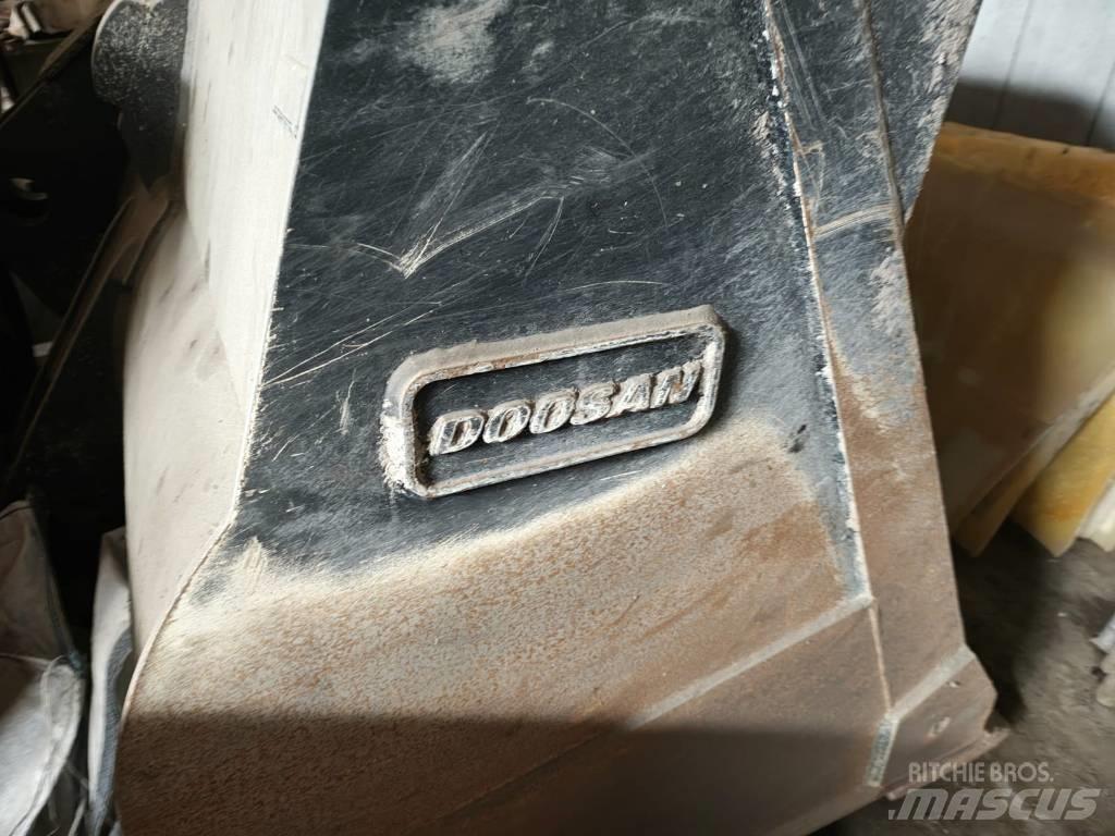 Doosan DL 320-7 Pás carregadoras de rodas