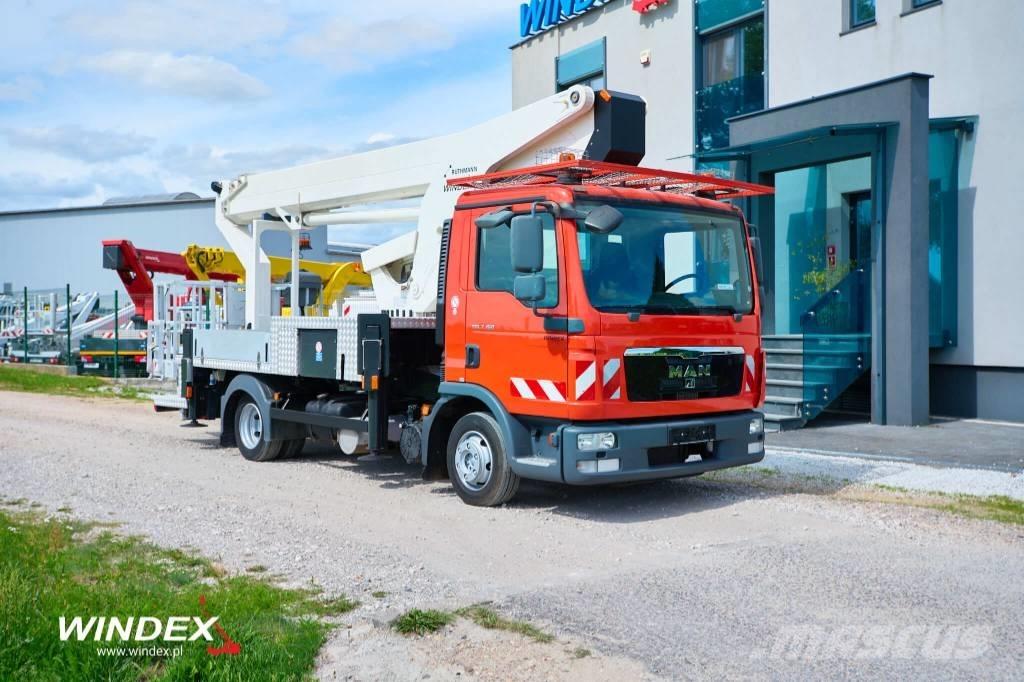 Ruthmann T 300 Plataformas aéreas montadas em camião