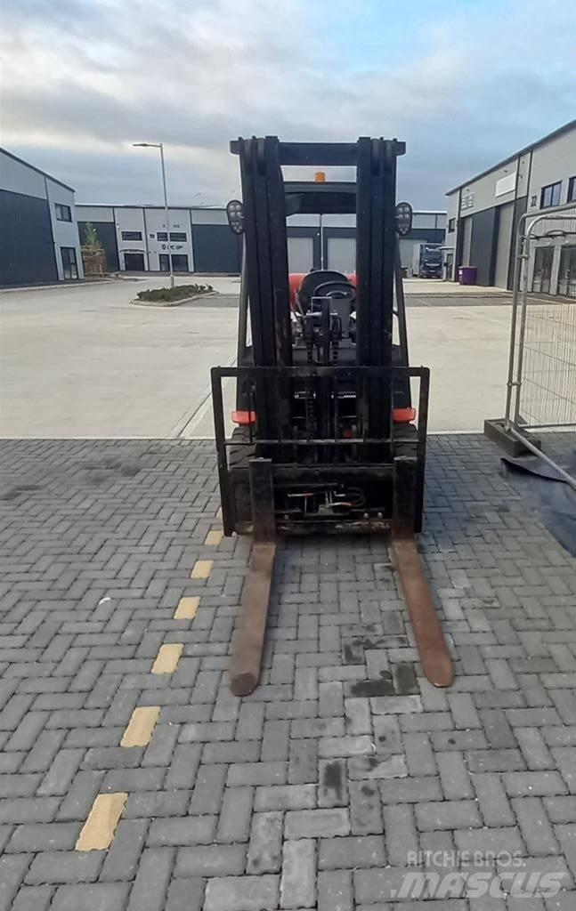 Manitou MI 25 G Empilhadores a gás