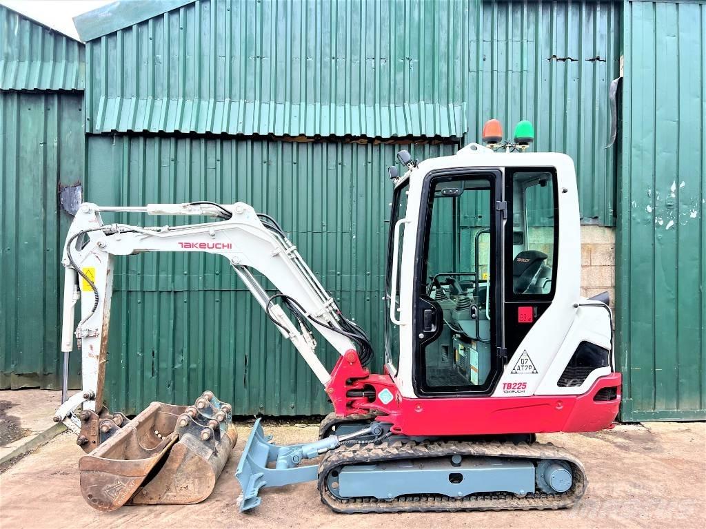 Takeuchi TB225 Mini Escavadoras <7t