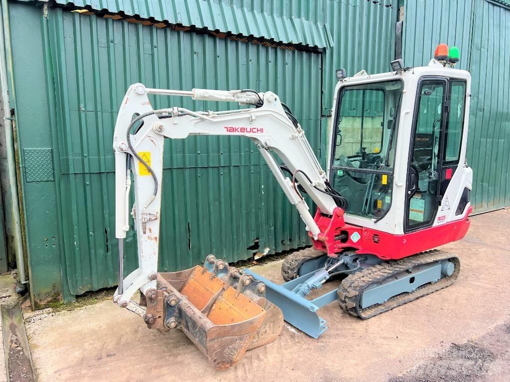 Takeuchi TB225 Mini Escavadoras <7t