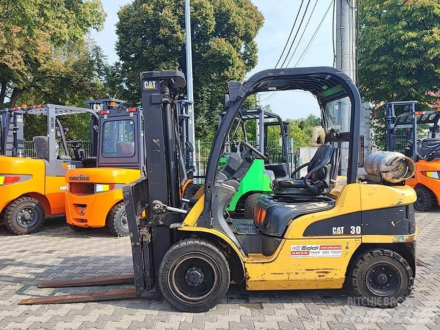 CAT GP30N Empilhadores a gás