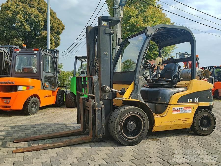 CAT GP30N Empilhadores a gás