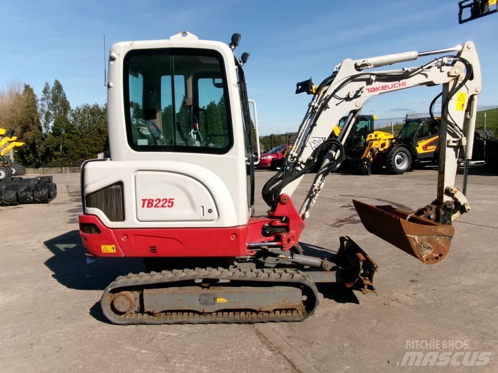 Takeuchi TB 225 Mini Escavadoras <7t