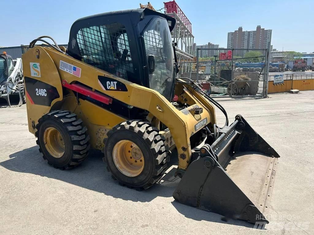 CAT 246 C Carregadoras de direcção deslizante