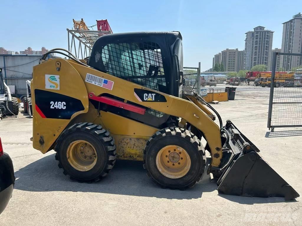 CAT 246 C Carregadoras de direcção deslizante