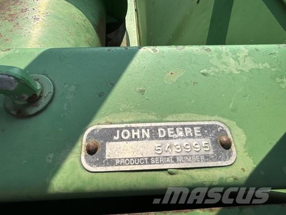 John Deere 220 Ceifeiras debulhadoras compactas