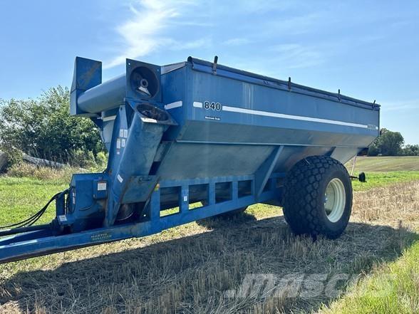 Kinze 840 Carrinhos de grão