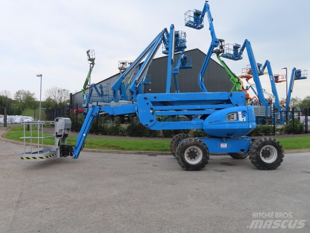 Manitou 180 ATJ Elevadores braços articulados