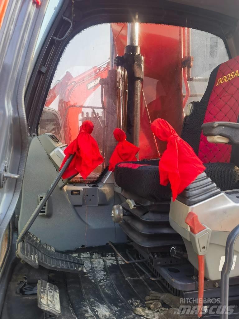 Doosan DX 140 LC Escavadoras de rastos