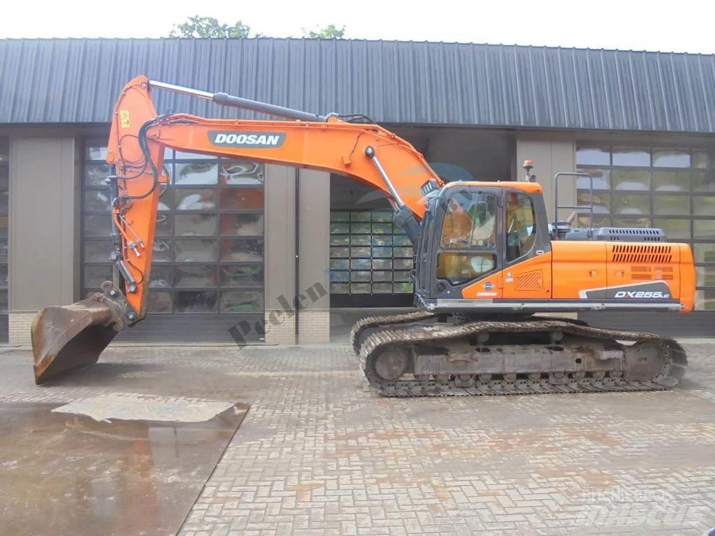 Doosan DX 255 LC-5 Escavadoras de rastos