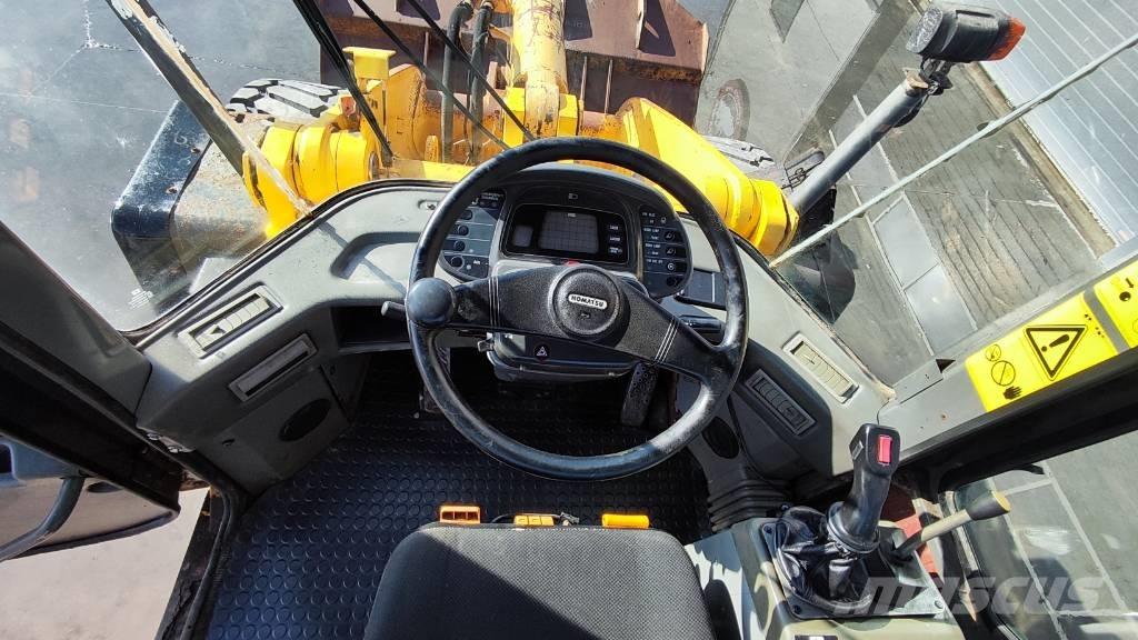 Komatsu WA 270-3 Pás carregadoras de rodas