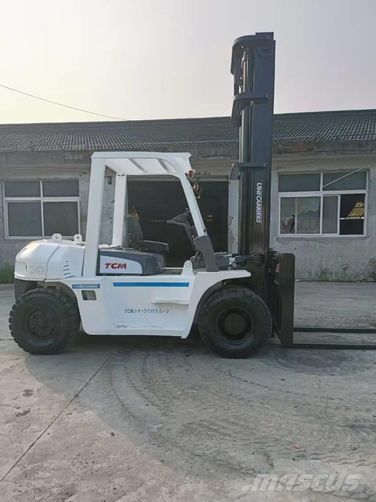 TCM FD 70 Z8 Camiões de caixa fechada