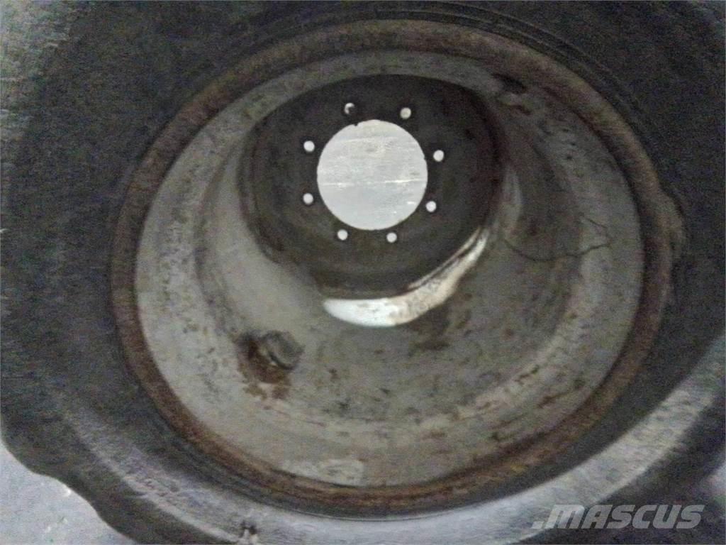 Valmet 820 24x22,5 Pneus, Rodas e Jantes