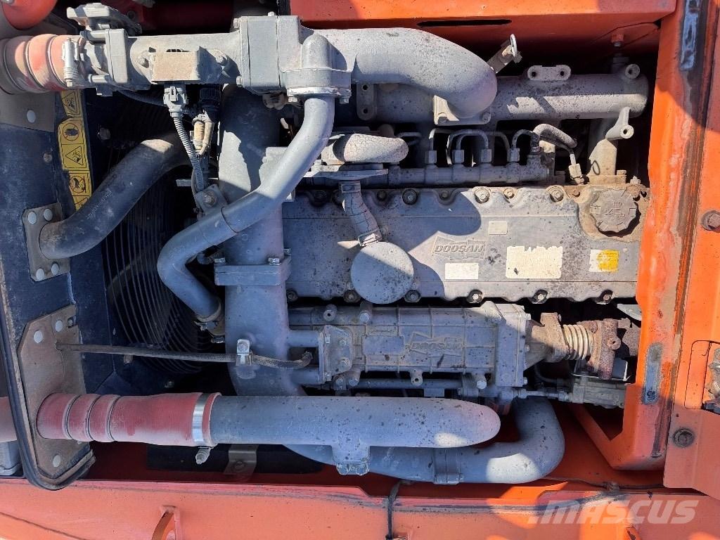 Doosan DX 140 LC-3 Escavadoras de rastos