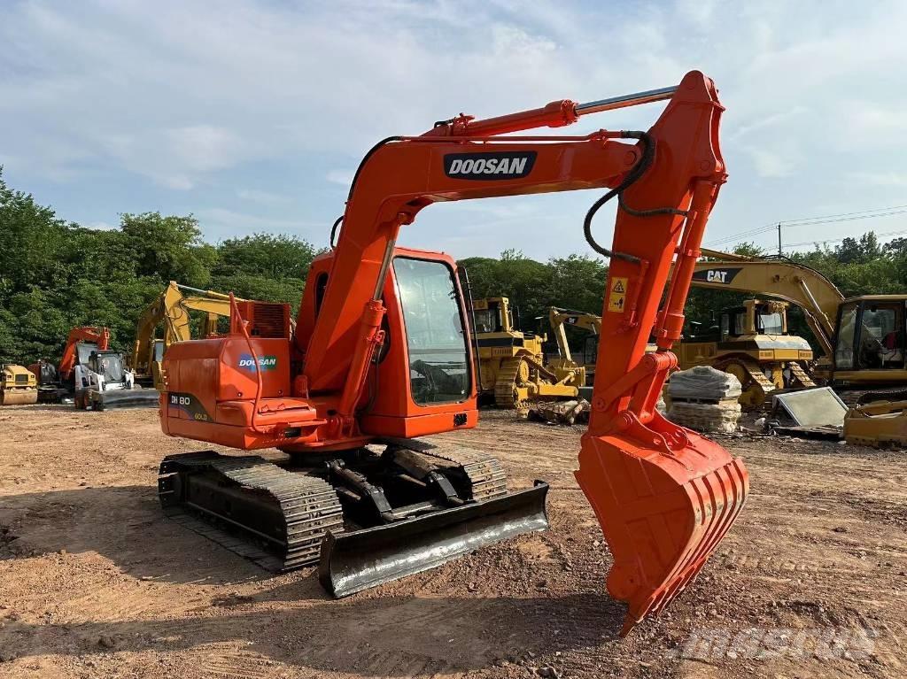 Doosan DH 80 Escavadoras Midi 7t - 12t