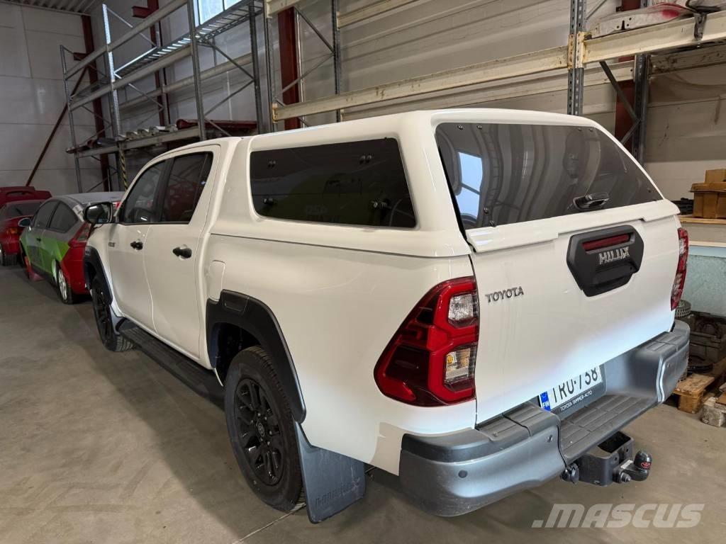 Toyota Hilux 2.8D Carrinhas de caixa fechada