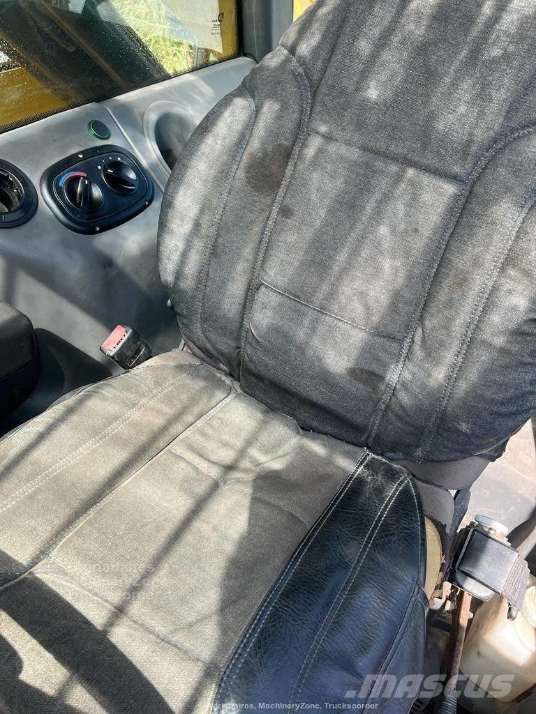 New Holland LM 1445 Manipuladores telescópicos