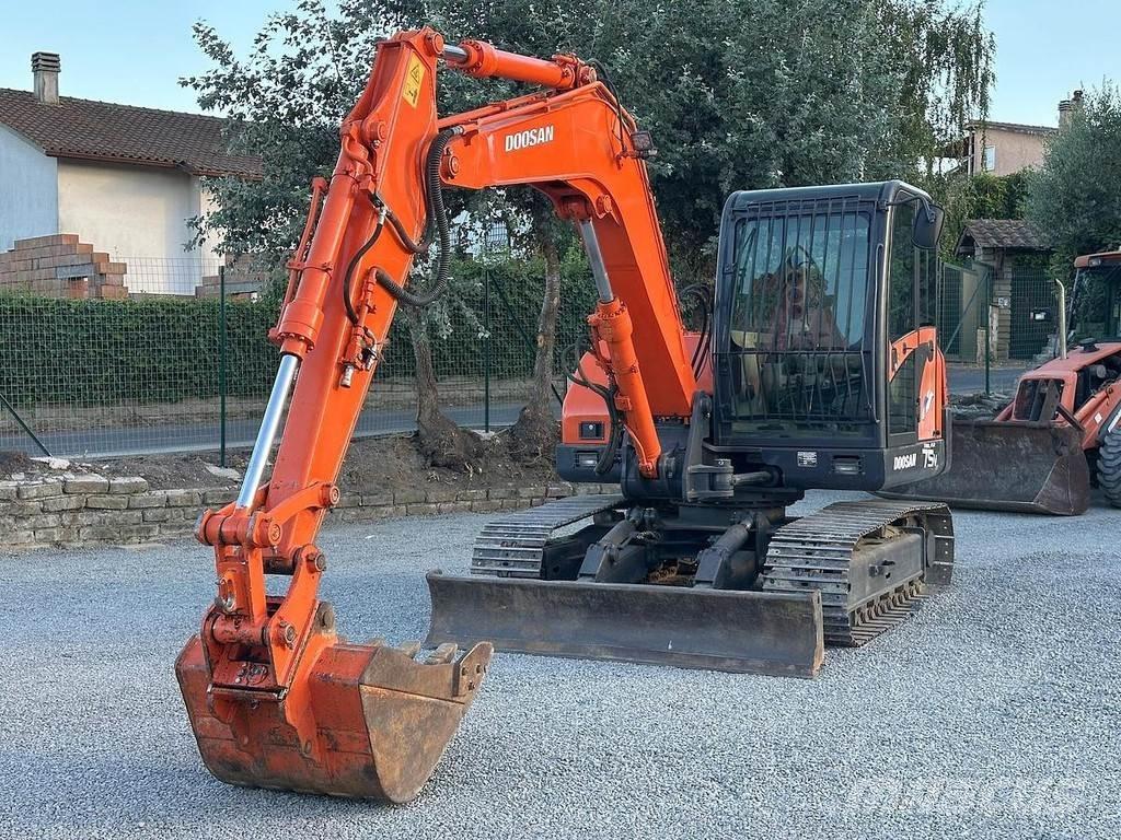 Doosan SOLAR 75V Escavadoras Midi 7t - 12t