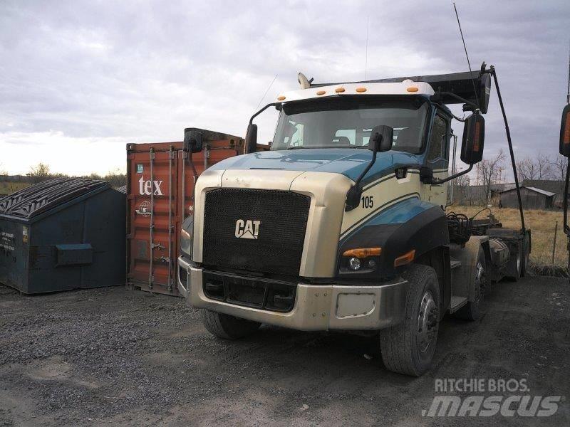 CAT CT 660 Camiões caixa desmontável com elevador de cabo